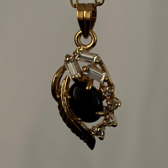 Vintage ONYX Pendant Necklace, Dolphin Ore 18K Gold Electroplate - Picture 5 of 8